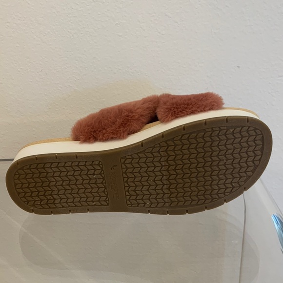 Koolaburra by UGG Pink Fluffy Slippers - Picture 7 of 9